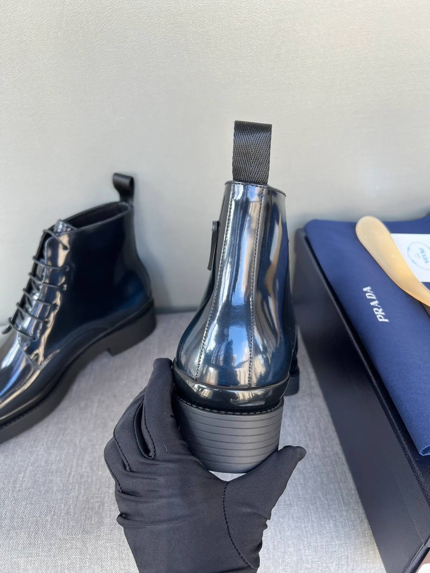 Batch of 1000💰Exclusive hot-selling new Prada Chelsea thick-soled men's shoes, naked boots, imported calf leather on the surface, cow leather on the lining, the outsole is made of private model TPU material, the frosted effect is consistent with the original version, 39-44 in stock (38, 45 custom-made, non-refundable)